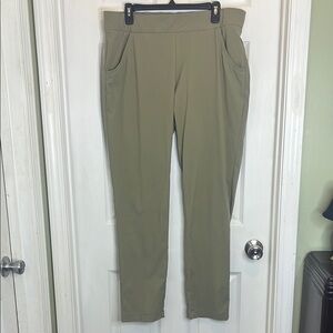 Columbia‎ Khaki Straight Leg Pants